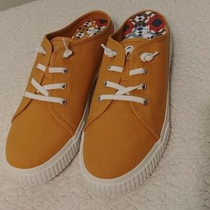 NWT Timberland Skype mules/sneakers 10, yellow